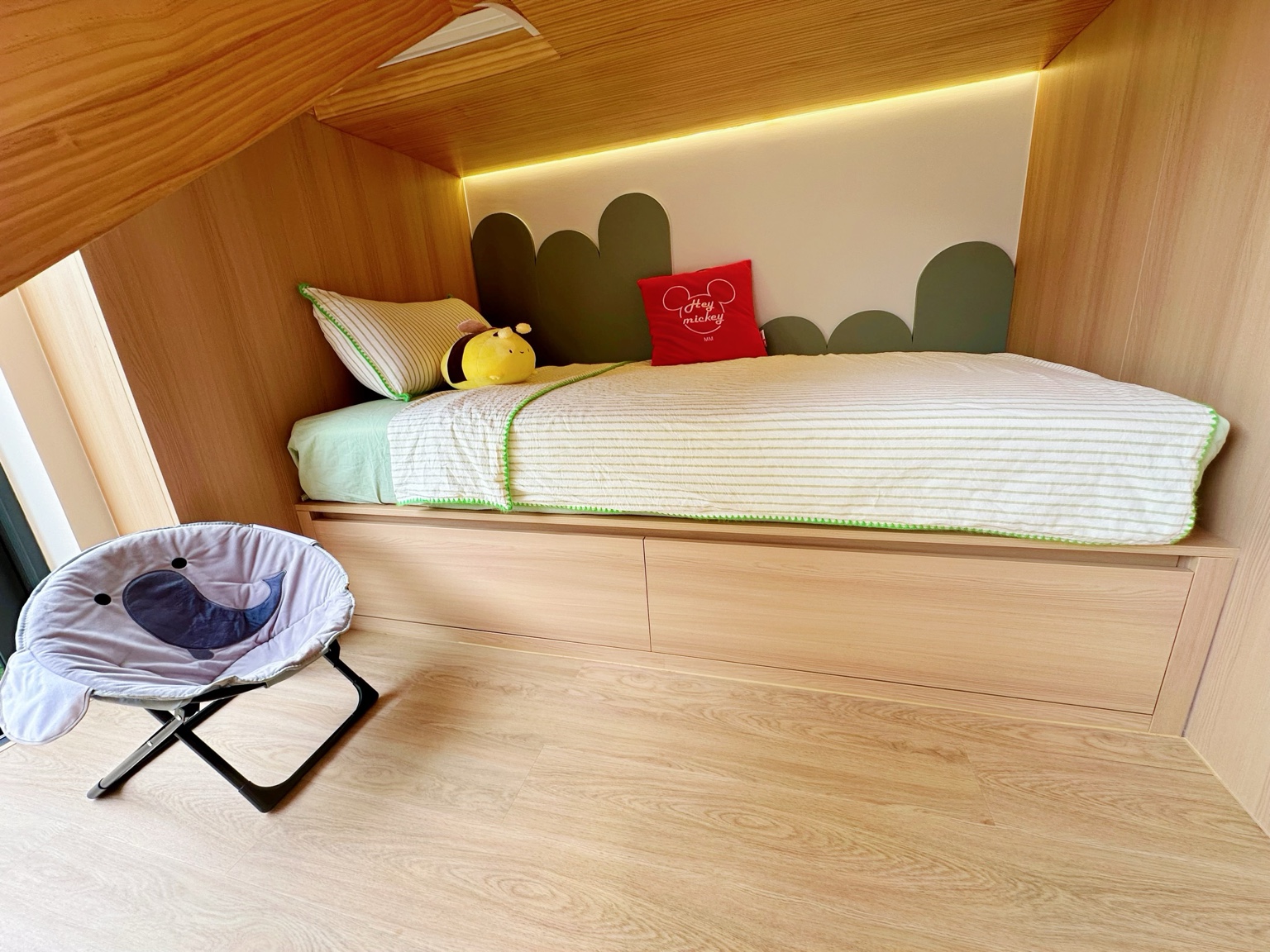 Charm Pool Villa Honeywood in Rawai Phuket — interior photograph 24