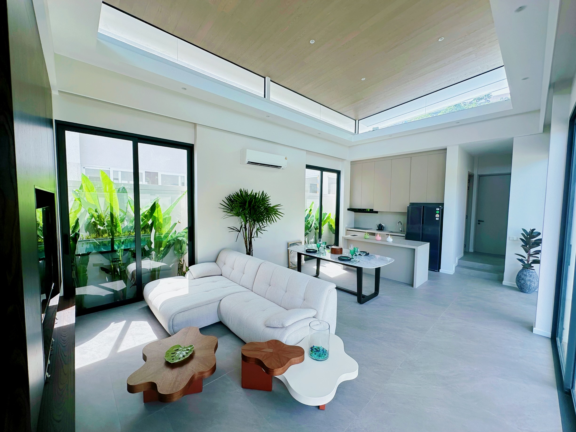 Charm Pool Villa Honeywood in Rawai Phuket — interior photograph 3