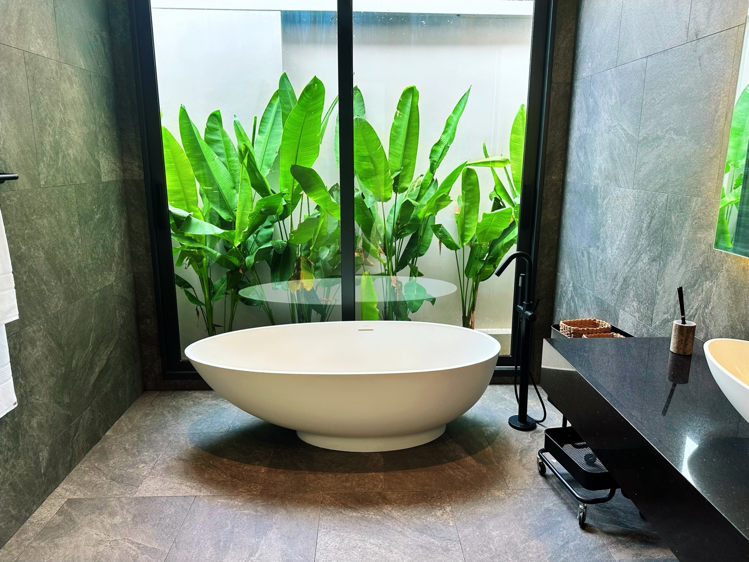 Charm Pool Villa Honeywood in Rawai Phuket — interior photograph 11