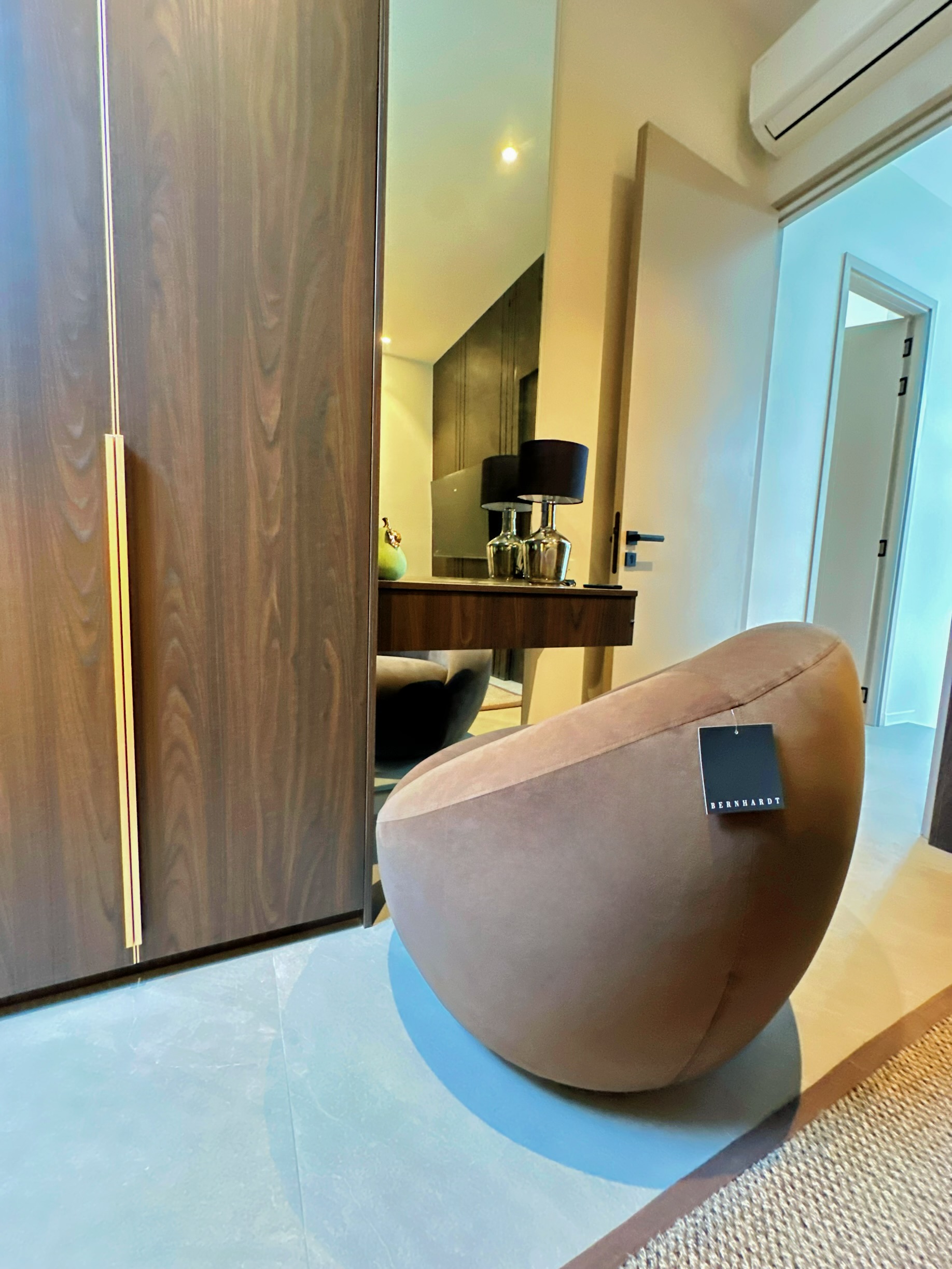 Charm Pool Villa Honeywood in Rawai Phuket — interior photograph 18