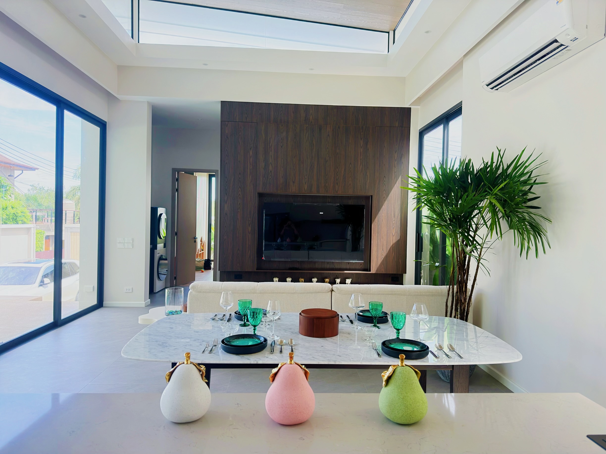 Charm Pool Villa Honeywood in Rawai Phuket — interior photograph 4