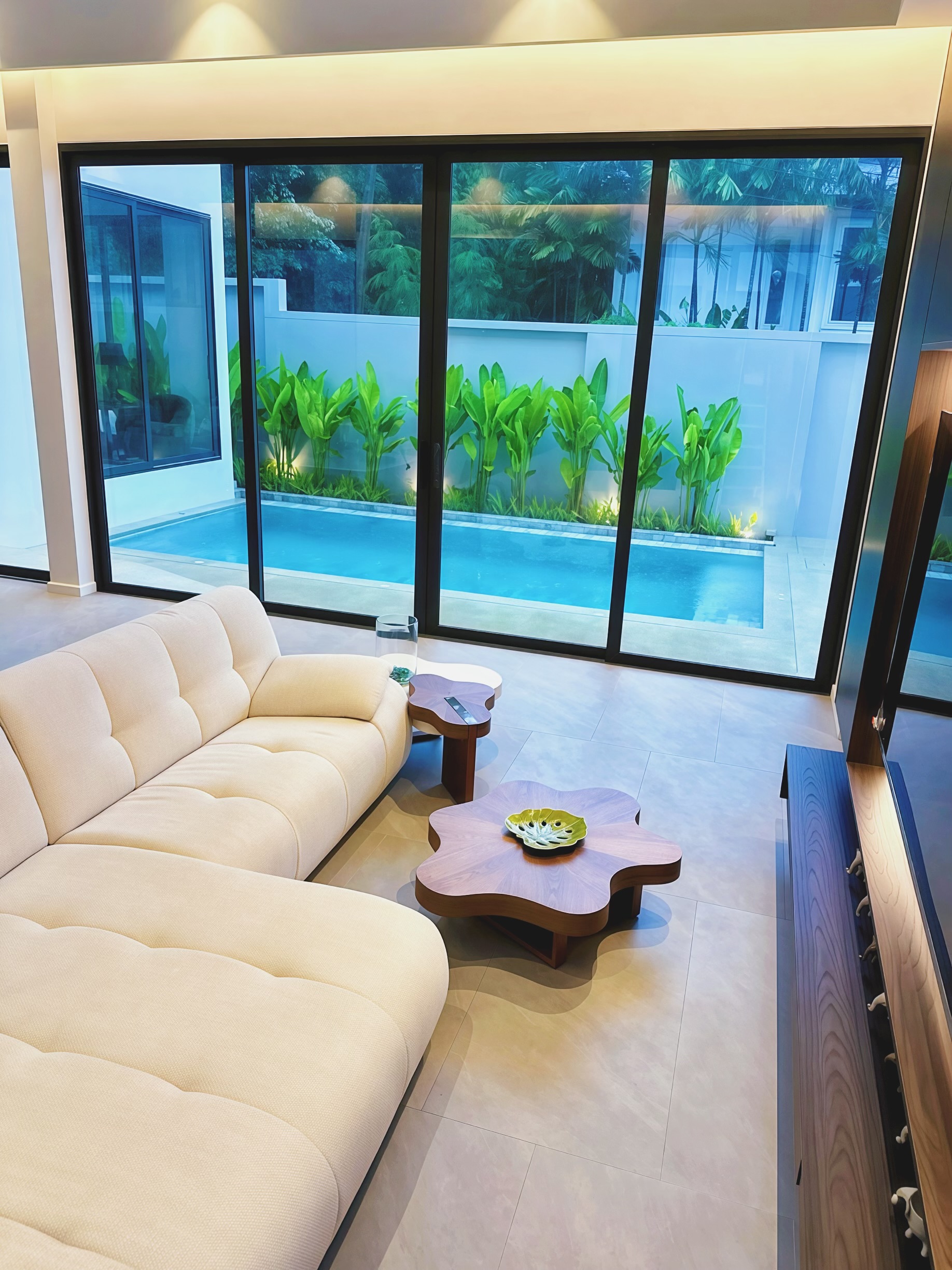 Charm Pool Villa Honeywood in Rawai Phuket — interior photograph 1